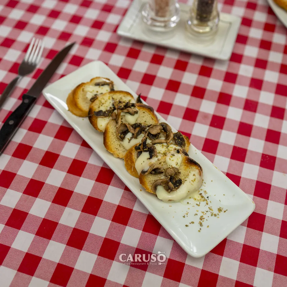 Crostini with mushrooms and mozzarella