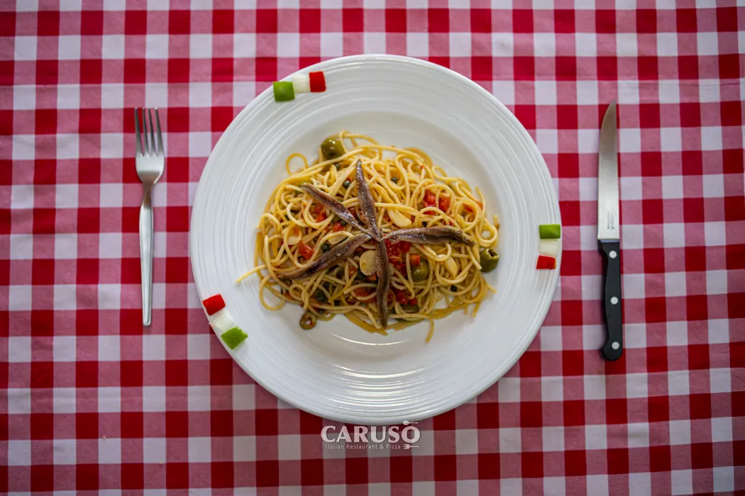 Spaghetti with anchovies and olives