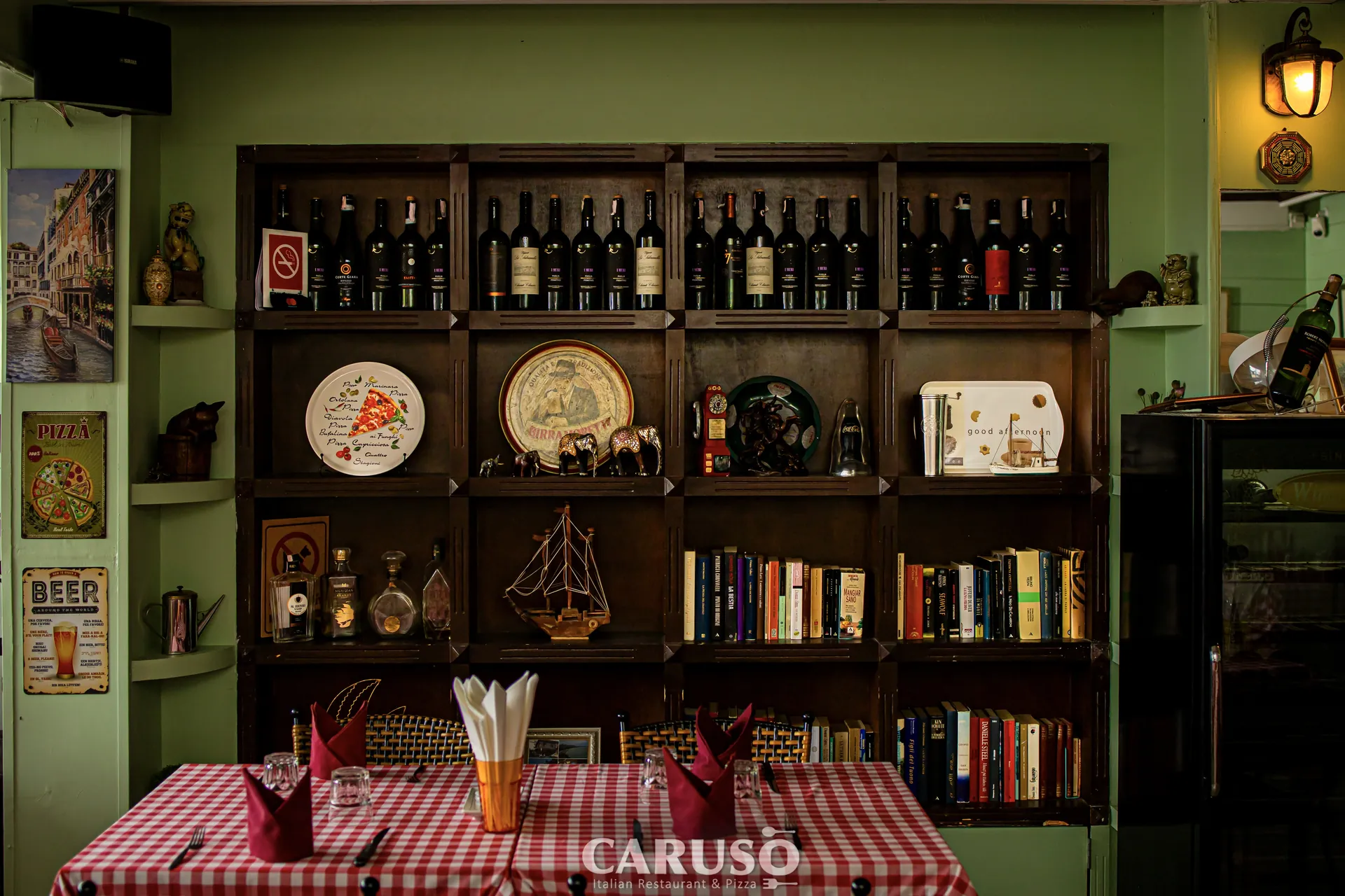 Wine bottles and books on the shelves of the dining room
